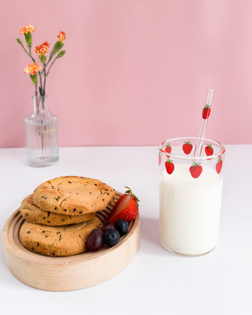 strawberry cups 2 Sets Cute glass strawberry cups 300ML straw glass cups, Cute strawberrys pattern glass bottles for water milk tea, coffee juice tea cups (2pcs)