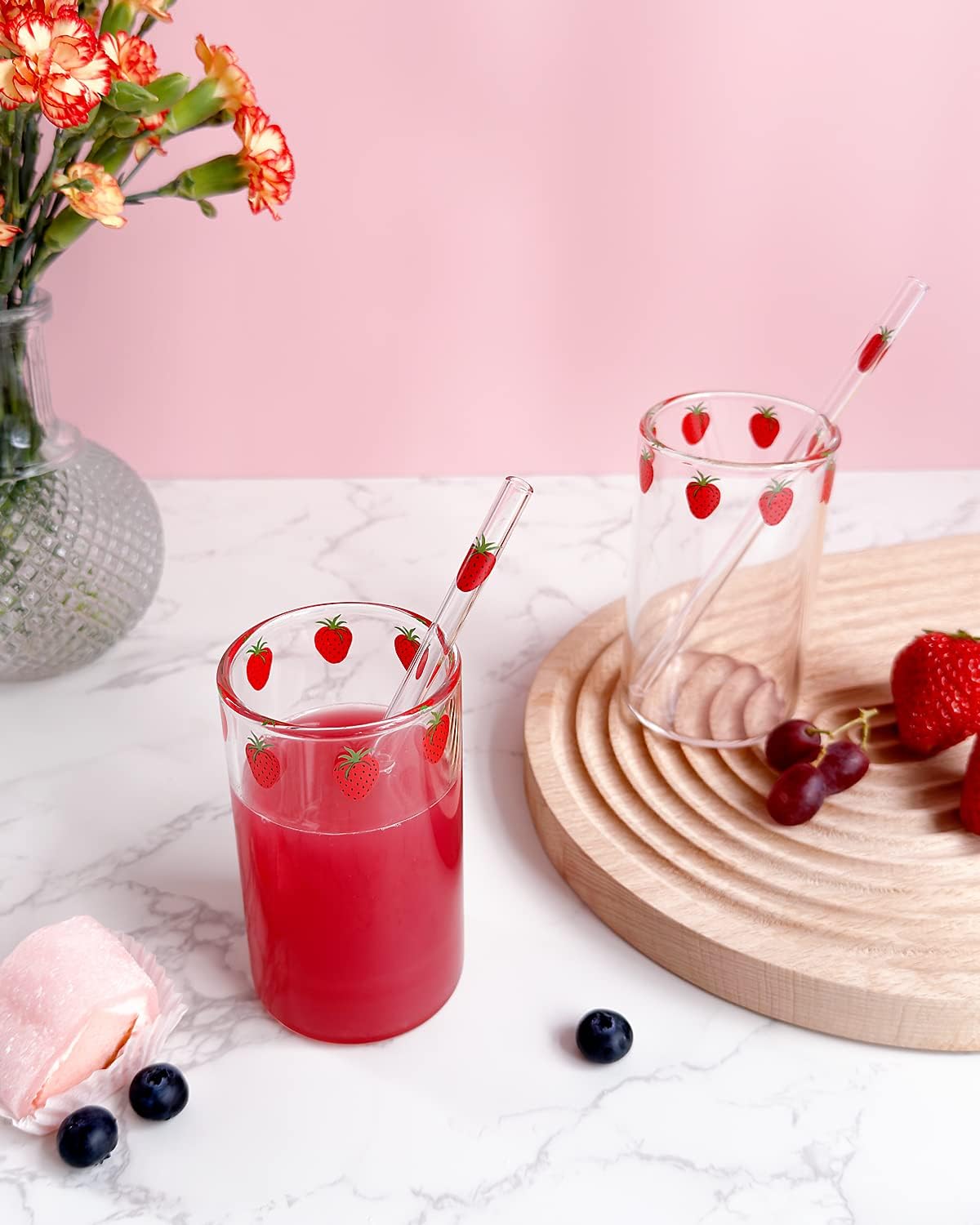strawberry cups 2 Sets Cute glass strawberry cups 300ML straw glass cups, Cute strawberrys pattern glass bottles for water milk tea, coffee juice tea cups (2pcs)