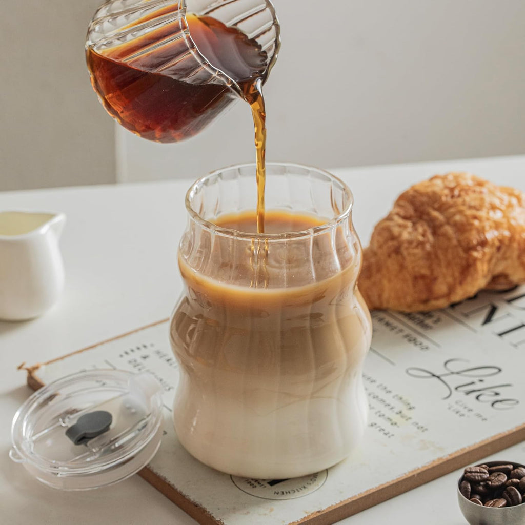 KEMORELA Ribbed Glass Cups with Lids and Straws，18oz Cute Iced Coffee Cups